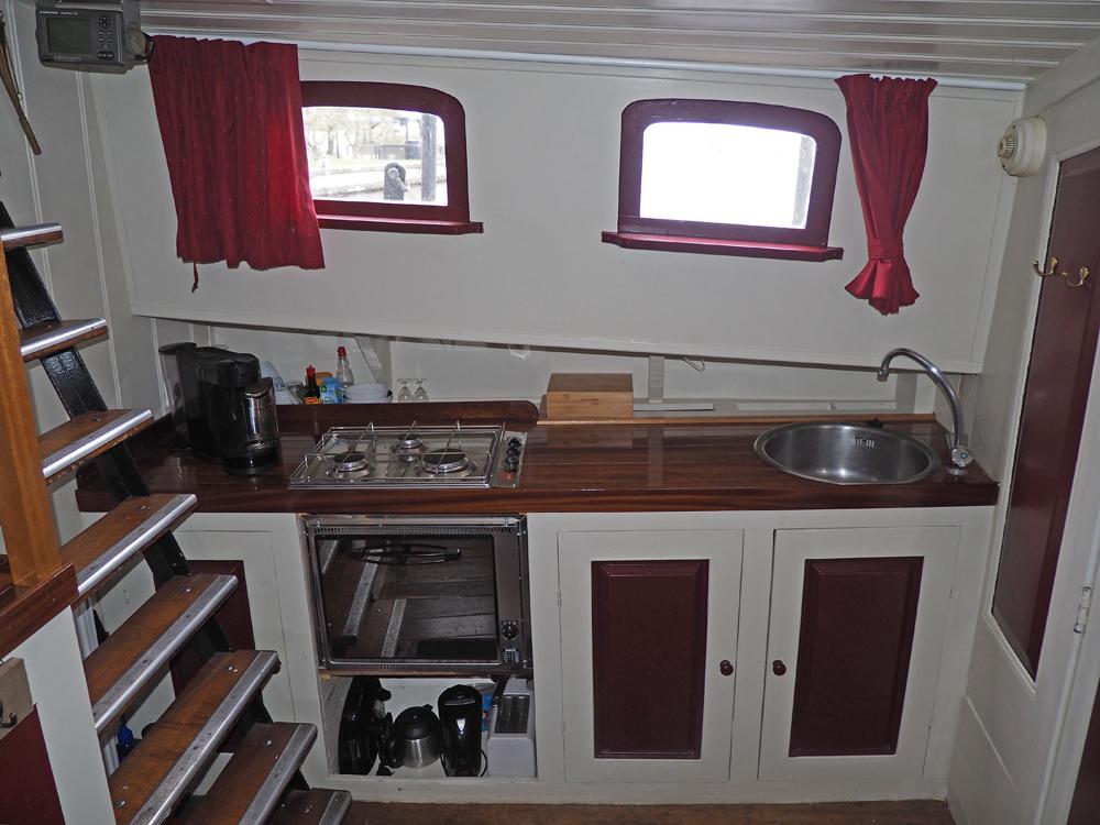 Aft cabin, Accommodation